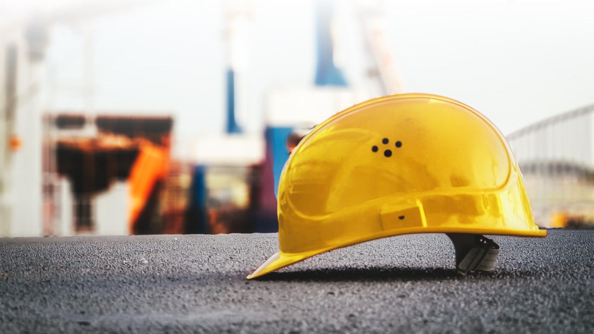 dm-global-slider-yellow-helmet-ground